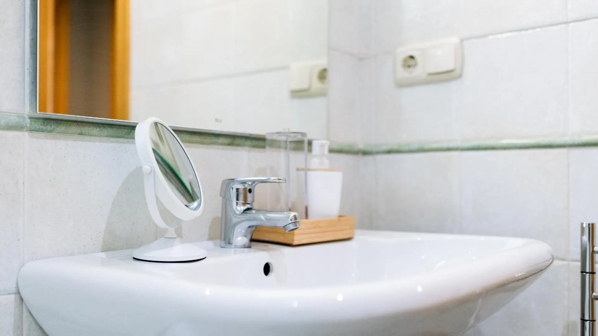 Apartamento Palacio Centrico Y Silencioso 4-8 Personas Granada 0*,